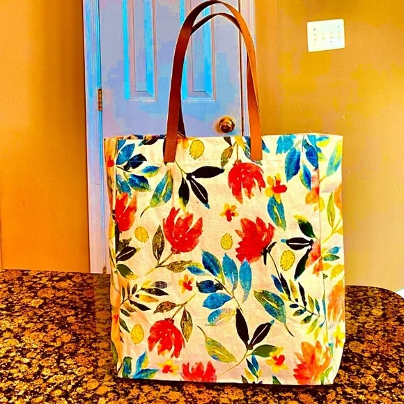 🎁Sold🎁Ecco lo  Gorgeous Floral Canvas Pompom  Shopping Tote bag.Made in India - Picture 9 of 9